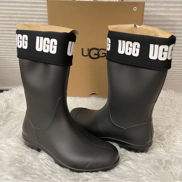 UGG WOMENS SIENNA MATTE GRAPHIC TALL RUBBER BOOTS WATERPROOF BLACK SZ 5 NEW - Picture 1 of 7